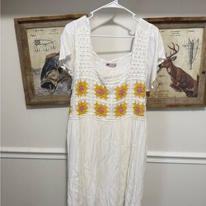 SO White Knit Top with Yellow Accents